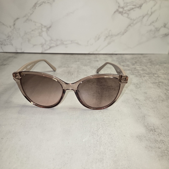 Salvatore Ferragamo Model SF1073S Sunglasses - Picture 3 of 9